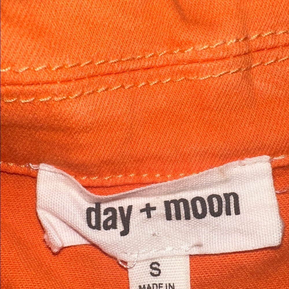 Day + Moon Stylish Orange Wrap denim Romper size small - Picture 4 of 7